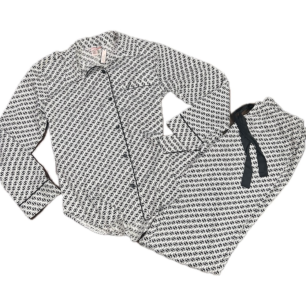Victoria's Secret Satin Classic Long Pajamas Black/White Reindeer Print Sz XS - Picture 7 of 8
